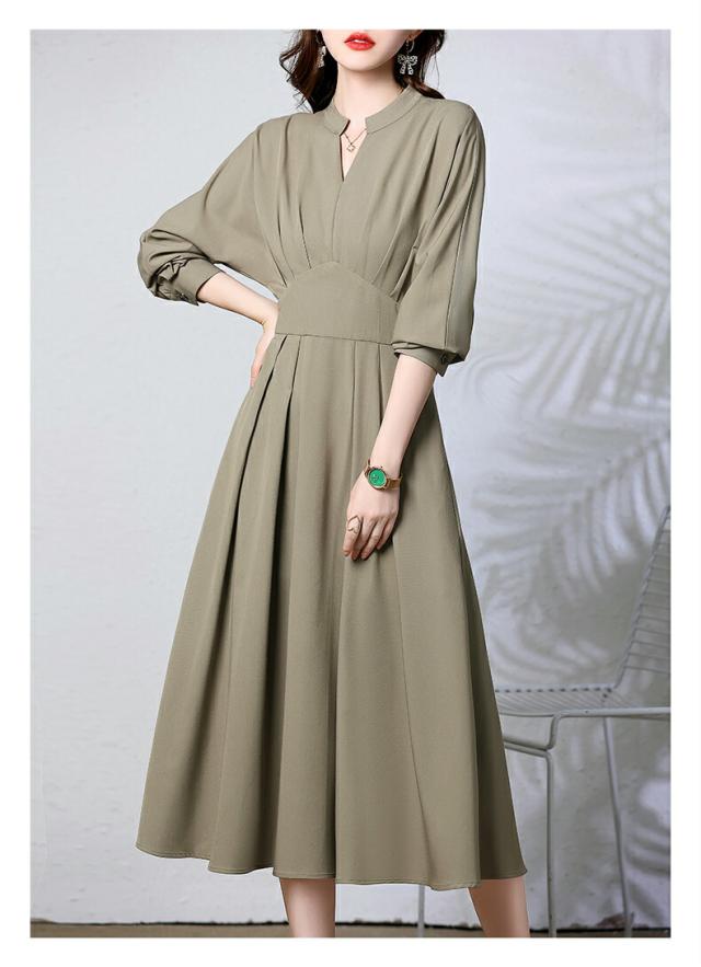 美しいシルエットが映えるシンプルデザイン♪落ち着いた色使いが心地よい大人女子の等身大コーデレディースファッション ワンピース