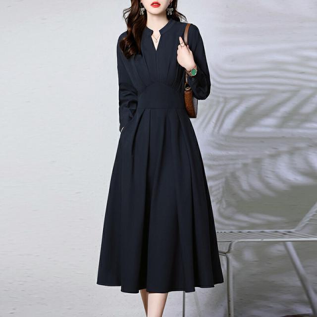 美しいシルエットが映えるシンプルデザイン♪落ち着いた色使いが心地よい大人女子の等身大コーデレディースファッション ワンピース