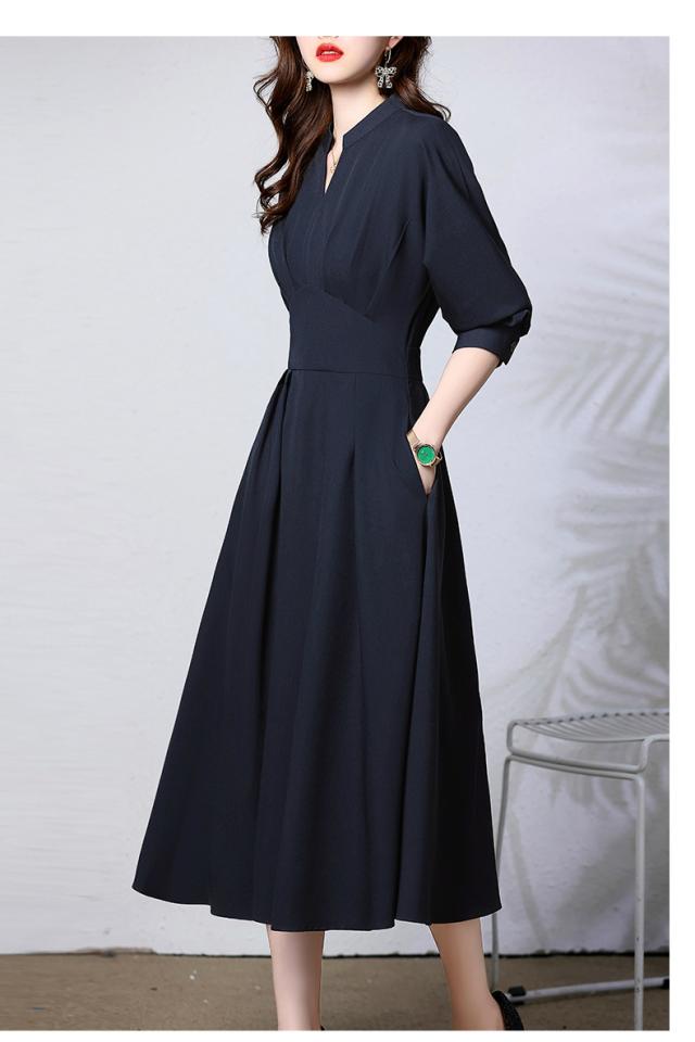 美しいシルエットが映えるシンプルデザイン♪落ち着いた色使いが心地よい大人女子の等身大コーデレディースファッション ワンピース