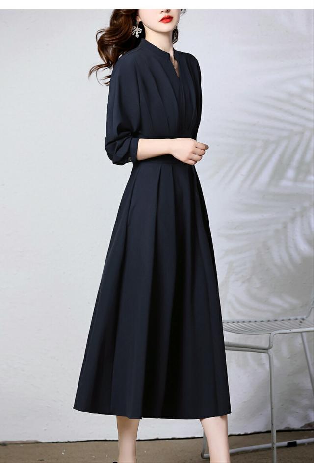 美しいシルエットが映えるシンプルデザイン♪落ち着いた色使いが心地よい大人女子の等身大コーデレディースファッション ワンピース