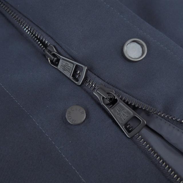 旧作お買い得セール！ MONCLER モンクレール カジュアルシャツ メンズ クルーネック コットン 綿100％ 2F00010 597V1 ネイビー 旧作処分セール！ MONCLER モンクレール カジュアルシャツ メンズ