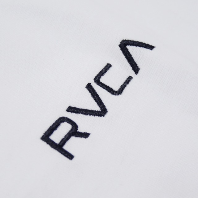 【セール 25％OFF！】RVCA ルーカ メンズクルーネックロングTシャツ BE042-060 / PATCH BALANCE LT ホワイトの通販は