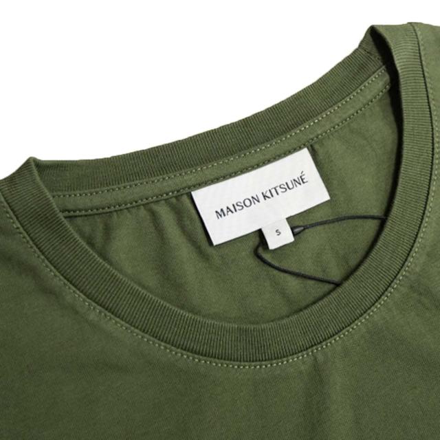旧モデルセール！ MAISON KITSUNE メゾンキツネ Tシャツ メンズ 半袖 トップス クルーネック コットン 綿100％ CHILLAX FOX PATCH REGULAR TEE SHIRT / LM00110 KJ0008 ミリタリーグリーン_2