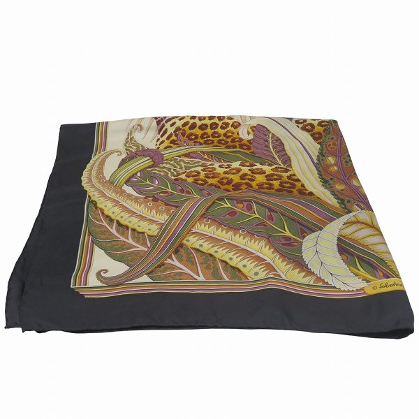 フェラガモ　スカーフ　ペンギン　　木の実　松ぼっくり フェラガモスカーフペンギン木の実松ぼっくり