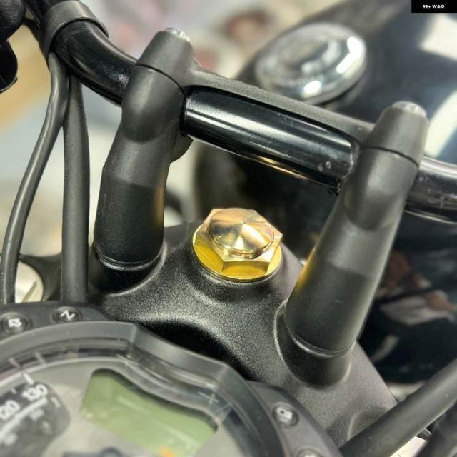 トライアンフ ボネヴィルスピードマスタースピード TWIM1200 スルクストンスクランブラー オートバイ アクセサリー 真鍮製ステアリング ステムキャップ ナット_5