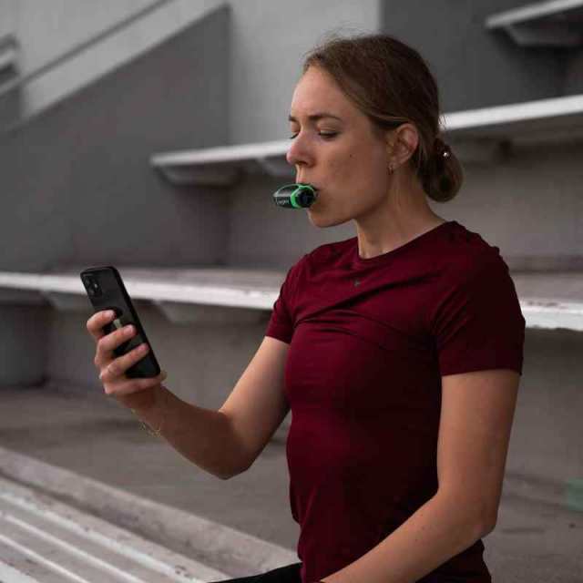 エアロフィット アクティブ 呼吸筋トレーニングデバイス 専用スマートフォンアプリ有 (ライムグリーン)｜au PAY マーケット