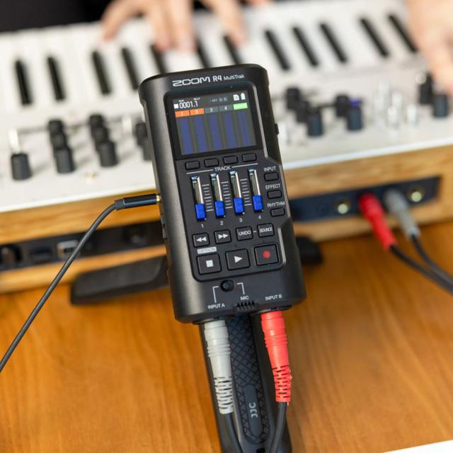 ZOOM ズーム R4 MultiTrak 32bit フロート・オーディオ対応 ポータブル 4トラックレコーダー MTR_5