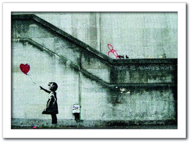 バンクシー Banksy インテリアアート Girl with Balloon 風船と少女 VS-1002WH-A2 フレームカラー：ホワイト サイズ：A2 kar-10054176s10  アートパネル アートボード 壁紙 装飾フィルム 送料無料 北欧 モダン 家具 インテリア ナチュラル テイスト 新生活 オススメ おしゃれ の通販は