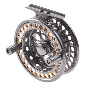 プロマリン フライリール 閃斬黒鯛   ガンスモーク/ゴールドの通販は 8,457円