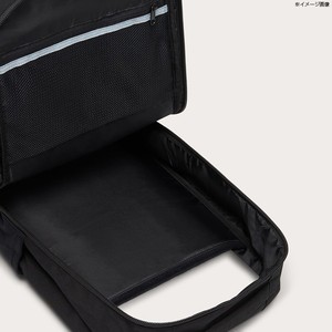 オークリー デイパック・バックパック 【24秋冬】ESSENTIAL BACKPACK M 8.0 22L BLACKOUT