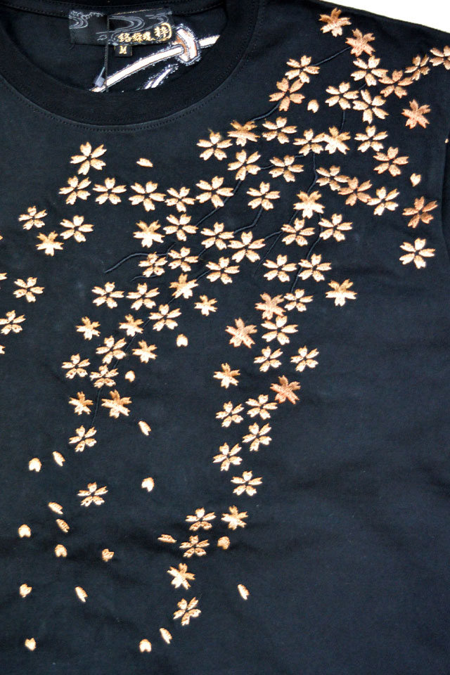 粋 風神雷神琥珀ロングTシャツ 絡繰魂 251005 和柄 和風 刺繍 長袖 からくりの通販は