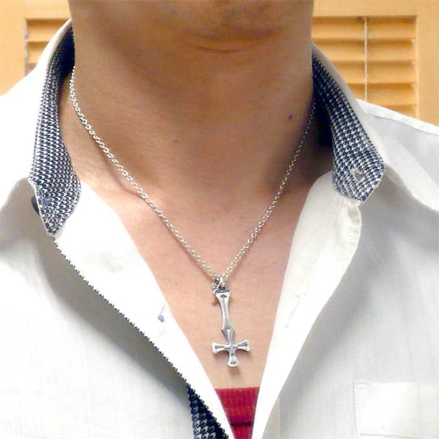 Mad Graffiti リベリアス クロス ペンダントトップ ネックレス シルバーアクセサリー シルバー925 逆十字 十字架 フラット プレート 勲章 ミディアム リベリアス クロス シルバーペンダントトップ Mad Graffiti