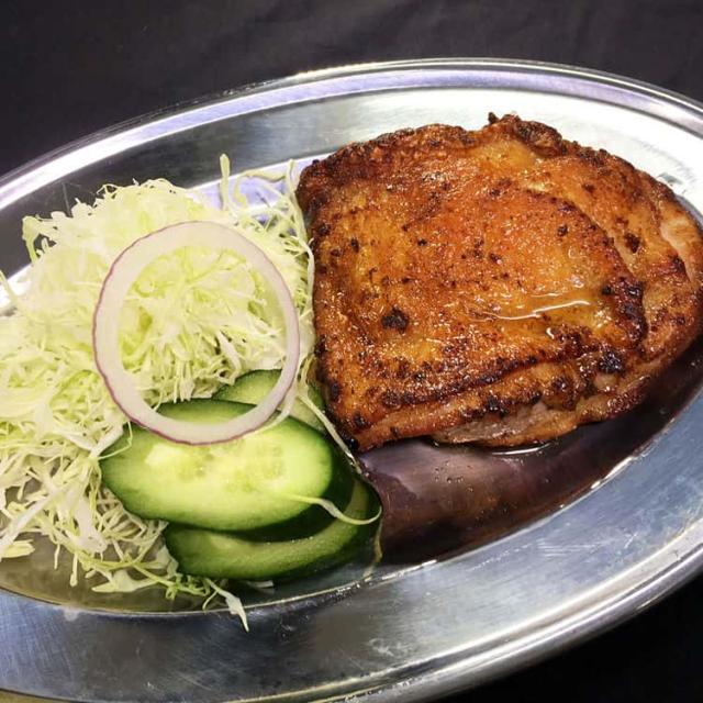 香川名物 骨付き鳥風若鶏 250gx8 スパイシーな味わい 骨を丁寧に取り除いております 美味さの決め手は親鳥の鳥脂！ フライパンで簡単に調理できます お歳暮 お中元 お土産 ご進物 ギフト 贈り物に最適 ※離島は配送不可 1430002の通販は