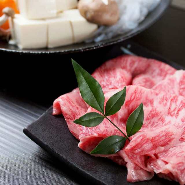 滋賀 「徳志満」 近江牛すきやき 600g (モモ バラ) 黒毛和牛 牛肉 スライス 日本三大和牛「近江牛」です きめが細かく お肉の旨味を堪能できます お歳暮 お中元 お土産 ご進物 ギフト 贈り物に最適 ※離島は配送不可 2400001の通販は