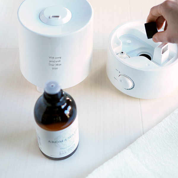 【名入れバレンタイン】【自分へのご褒美バレンタイン】【新築祝い】【名入れ加湿器】【名入れ無料】アロマ加湿器 S ホワイト 名入れの通販は 6,639円