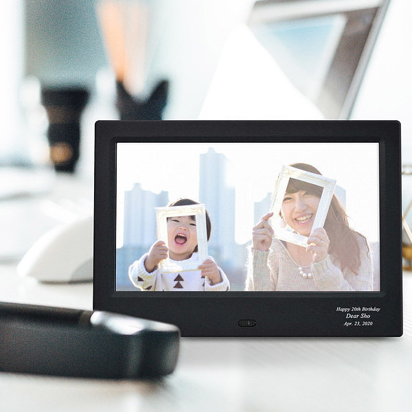 おじいちゃんへの敬老の日 インテリアを父の日に贈る 名入れ無料 デジタルフォトフレーム ブラック 名入れデジフォト 敬老の日の通販はau Pay マーケット スマートギフト