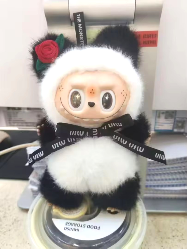 ラブブ Newバージョン パンダ ラブブ 17cm labubu キーホルダーの通販