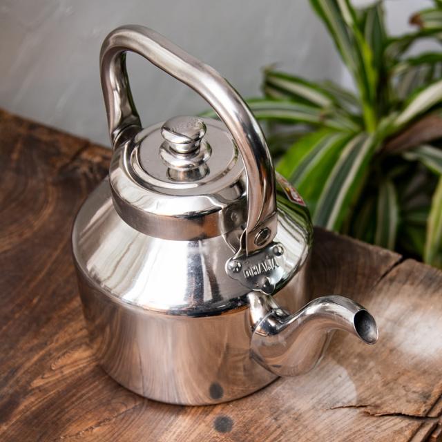 【チャイ20杯分くらい】レトロケトル インドのやかん 1500cc程度 / ヤカン 薬罐 調理器具 食器 アジアン食品 エスニック食材の通販は 【チャイ20杯分くらい】レトロケトル インドのやかん 1500cc程度 / ヤカン 薬罐 調理器具 食器 アジアン食品 エスニック食材の通販は