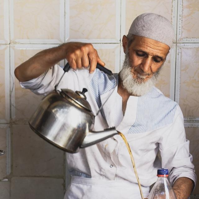 【チャイ20杯分くらい】レトロケトル インドのやかん 1500cc程度 / ヤカン 薬罐 調理器具 食器 アジアン食品 エスニック食材の通販は 【チャイ20杯分くらい】レトロケトル インドのやかん 1500cc程度 / ヤカン 薬罐 調理器具 食器 アジアン食品 エスニック食材の通販は