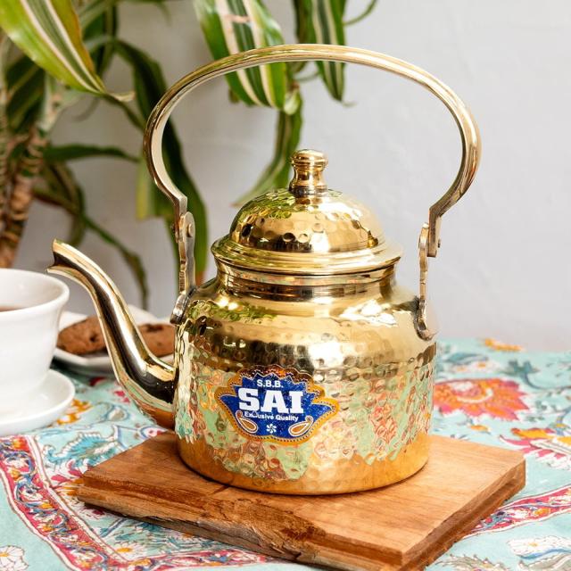 【送料無料】 インドの豪華絢爛 ブラスケトル やかん ティーポット 約500ml / チャイ 真鍮 ゴールド 調理器具 食器 アジアン食品 エスニック食材