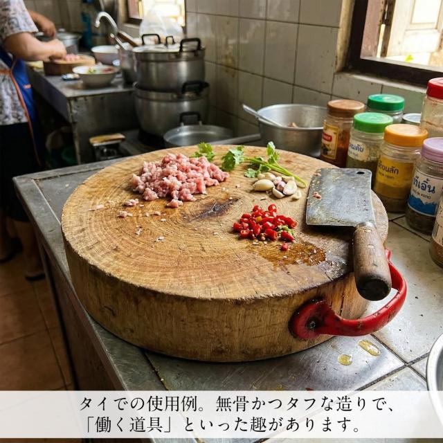 【送料無料】 タイの屋台まな板 タマリンド一枚板 直径23cm 2.7kg タイの食文化を支える分厚いプロ仕様 / カッティングボード チョッピングボード 木製 丸型 厚手 食器 通販 アジア アジアン食品 エスニック食材_1