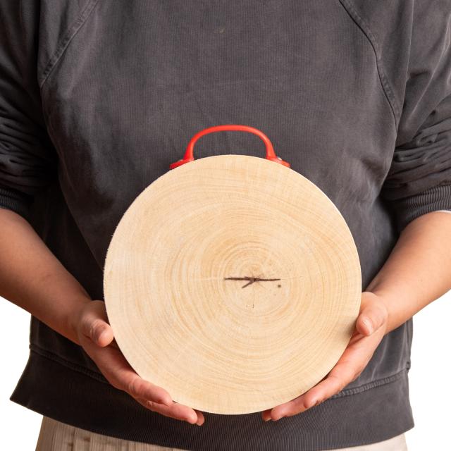 【送料無料】 タイの屋台まな板 タマリンド一枚板 直径23cm 2.7kg タイの食文化を支える分厚いプロ仕様 / カッティングボード チョッピングボード 木製 丸型 厚手 食器 通販 アジア アジアン食品 エスニック食材_2