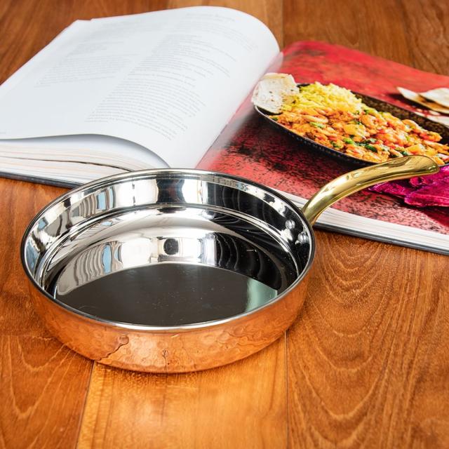 【送料無料】 銅装飾のロイヤルフライパン（約19cm×4.3cm） / 食器 鍋 小鍋 片手鍋 インド 調理器具 アジアン食品 エスニック食材の通販は