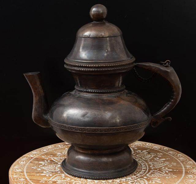 【送料無料】 アンティーク カルワ karuwa ネパール伝統の水差し ティーポット 高さ 30cm 1200g【非食品 装飾用】 / デコレーション用 ネパールのアンティーク インド 調理器具 食器 アジアン食品 エスニック食材