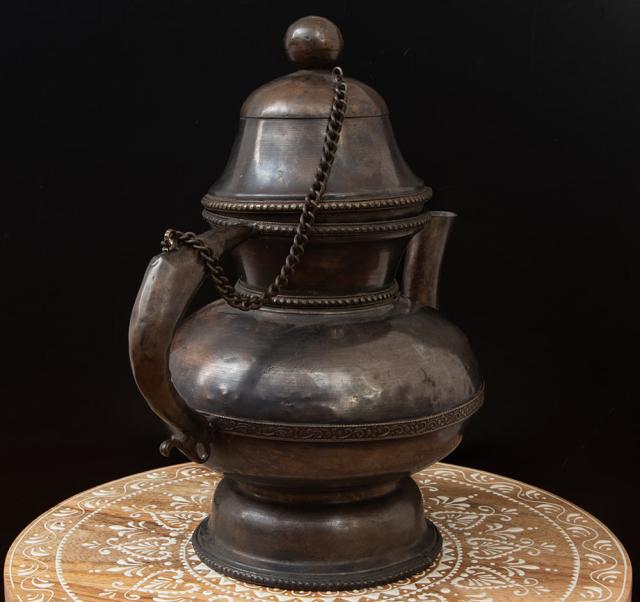 【送料無料】 アンティーク カルワ karuwa ネパール伝統の水差し ティーポット 高さ 30cm 1200g【非食品 装飾用】 / デコレーション用 ネパールのアンティーク インド 調理器具 食器 アジアン食品 エスニック食材