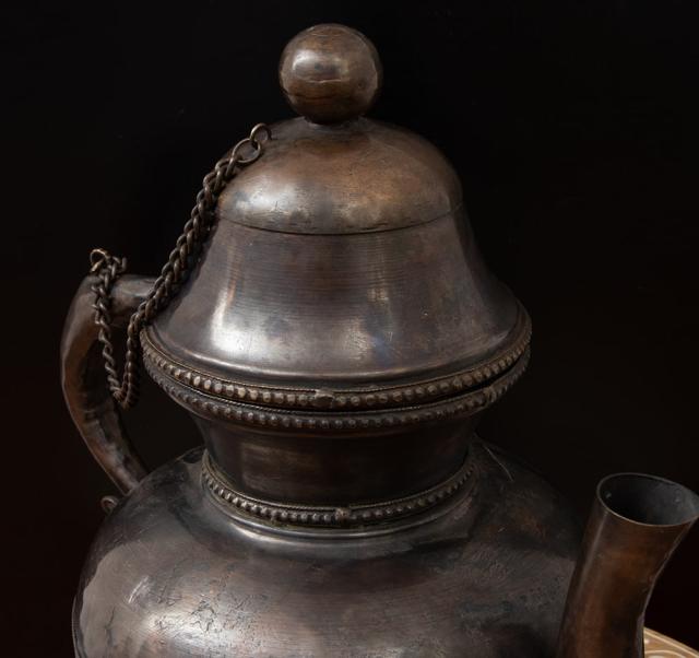 【送料無料】 アンティーク カルワ karuwa ネパール伝統の水差し ティーポット 高さ 30cm 1200g【非食品 装飾用】 / デコレーション用 ネパールのアンティーク インド 調理器具 食器 アジアン食品 エスニック食材