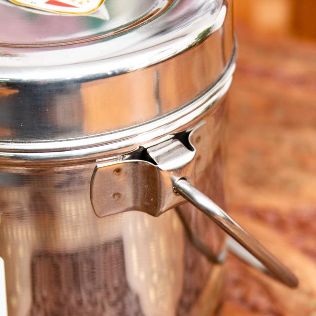 【送料無料】 3個セット】〔1.1L〕インドのステンレスミルクポット ビリー缶 ブッシュクラフト 焚き火とキャンプの直火調理にも / ビリカン ビリーカン ビリーポット 焚火缶 弁当箱 ランチボックス アジアン食品 エスニック食材_4