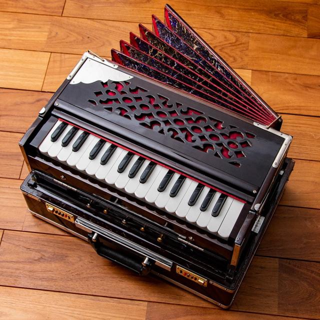 【送料無料】 【Kartar Music House社製】ポップアップハルモニウム Calcuha 3ドローンタイプ / Harmonium ピアノ インド 楽器 鍵盤楽器 民族楽器 インド楽器 エスニック楽器 ヒーリング楽器_10