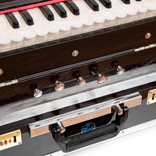 【送料無料】 【Kartar Music House社製】ポップアップハルモニウム Calcuha 3ドローンタイプ / Harmonium ピアノ インド 楽器 鍵盤楽器 民族楽器 インド楽器 エスニック楽器 ヒーリング楽器_5