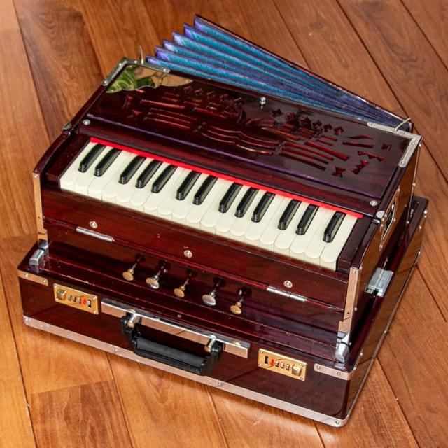 【送料無料】 【Kartar Music House社製】ポップアップハルモニウム クイックアクセスタイプ / Harmonium ピアノ インド 楽器 鍵盤楽器 民族楽器 インド楽器 エスニック楽器 ヒーリング楽器の通販はその他キーボード・ピアノ