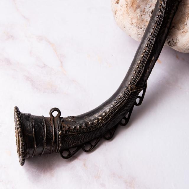 【送料無料】 トゥラヒ（turahi） ドクラ鋳造のメタルホーン インドの民俗ラッパ 32cm / Turahi インド民俗楽器 管楽器 民族楽器 インド楽器 エスニック楽器 ヒーリング楽器_4