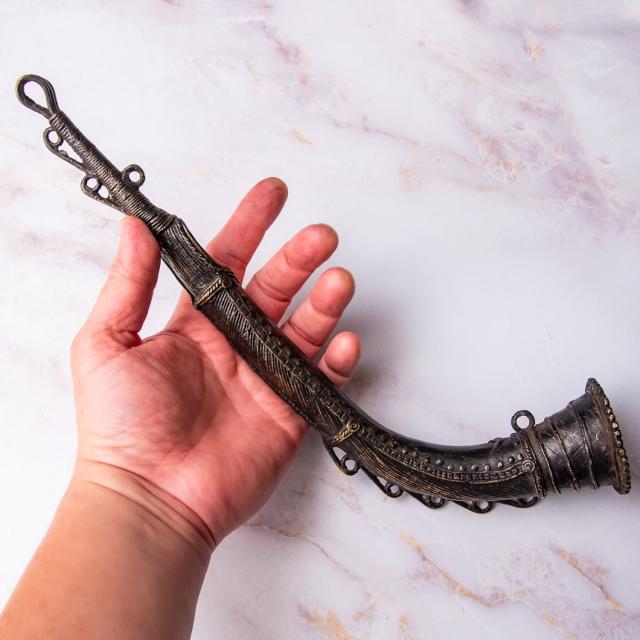 【送料無料】 トゥラヒ（turahi） ドクラ鋳造のメタルホーン インドの民俗ラッパ 32cm / Turahi インド民俗楽器 管楽器 民族楽器 インド楽器 エスニック楽器 ヒーリング楽器_6