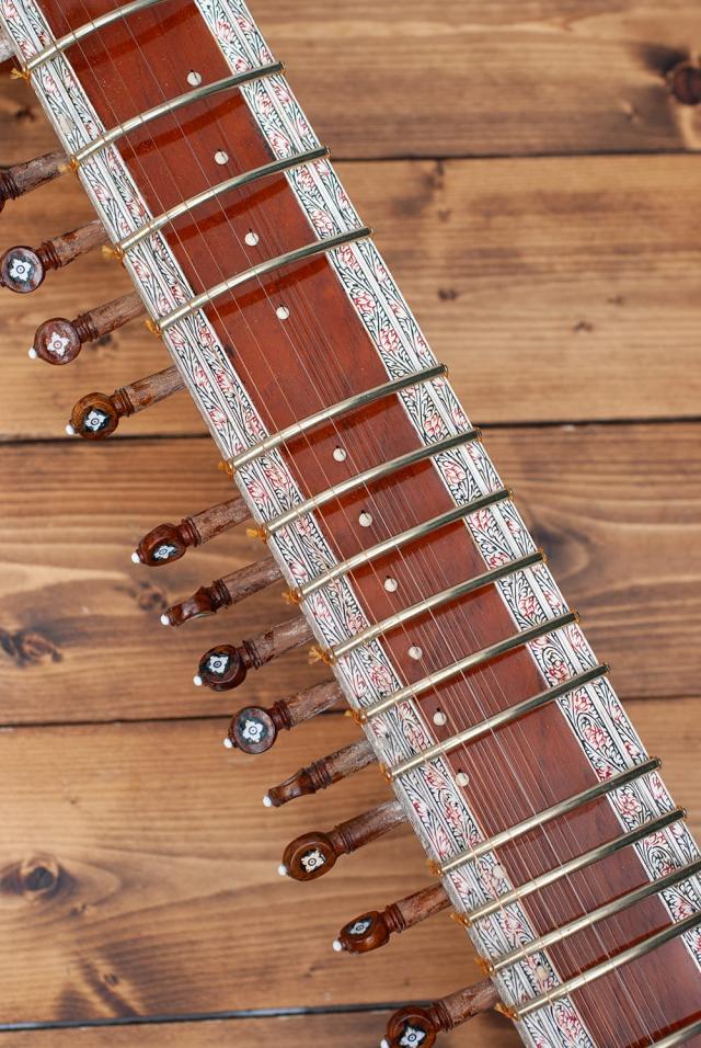 【送料無料】 一流メーカー製シタールセット（ダブルトゥンバ）（Kanailal ＆ Sons） / ダブルトゥンバシタール Sitar インド 楽器 民族楽器 インド楽器 エスニック楽器 ヒーリング楽器_2
