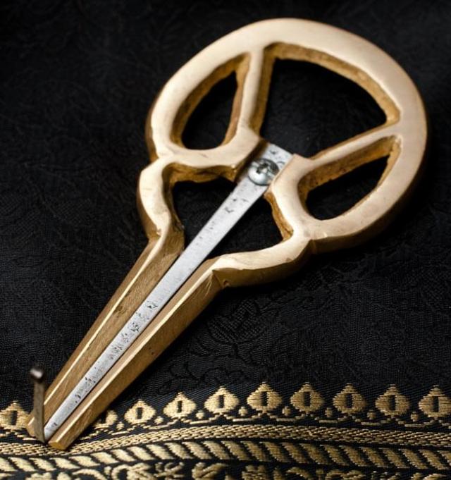 【送料無料】 丸型ベトナム口琴 / ダンモイ モールシン jaw harp 民族楽器 インド楽器 エスニック楽器 ヒーリング楽器の通販は