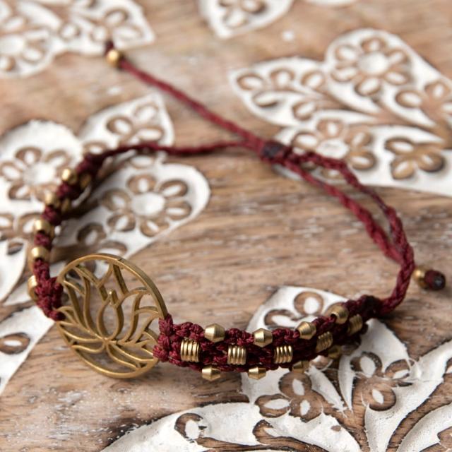ラウンド ロータス マクラメ編みブレスレット Macrame ハンドメイド ハムサ アジア アクセサリー 菩提樹 七宝 バングル ミサンガ エスの通販はau Pay マーケット インド アジアの雑貨と衣料 Tirakita