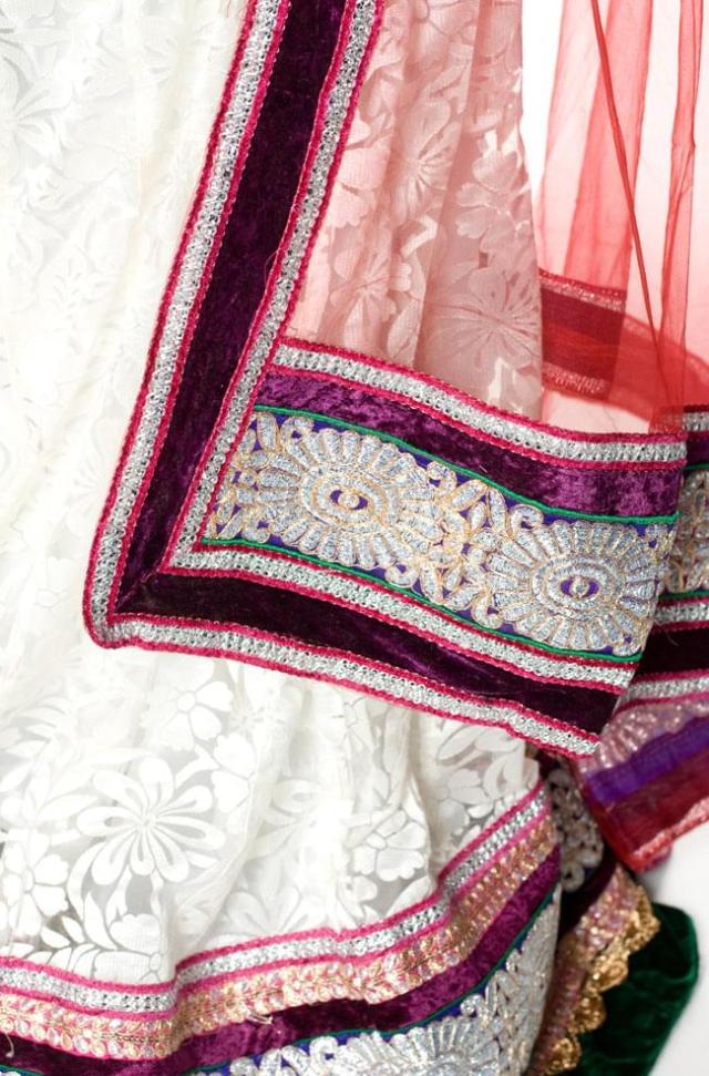 送料無料】 【1点物】インドのレヘンガ 【白×赤】 / パーティードレス