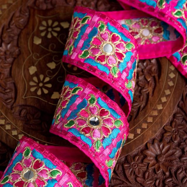 各色あり チロリアンテープ メーター売 色鮮やか 花柄カッチ刺繍 幅 約5cm Kutch グジャラート 手芸 インド アジア 布 ファブリの通販はau Pay マーケット インド アジアの雑貨と衣料 Tirakita