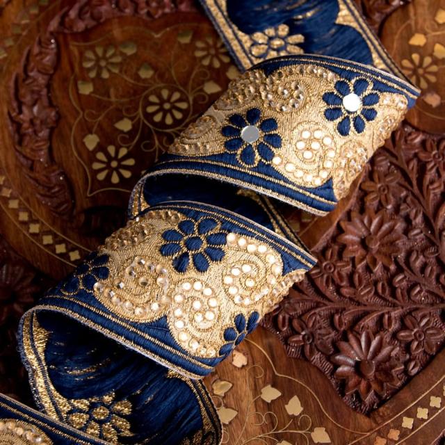 各色あり チロリアンテープ メーター売 美しい光沢感 小花模様のブロケード 幅 約6 5cm 刺繍 更紗 手芸 花柄 エスニック インド の通販はau Pay マーケット インド アジアの雑貨と衣料 Tirakita