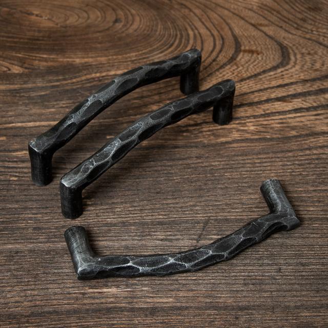 【送料無料】 【10個セット】槌目仕上げ アイアンドアハンドル ヴィンテージ調 幅12.5cm / 取っ手 プルノブ DIY インテリア アンティーク調 インド アジア エスニック 雑貨_1