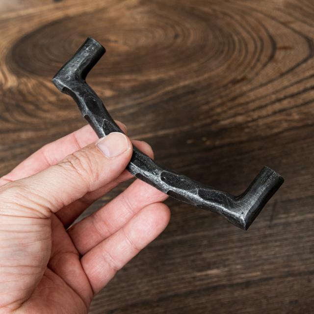 【送料無料】 【10個セット】槌目仕上げ アイアンドアハンドル ヴィンテージ調 幅12.5cm / 取っ手 プルノブ DIY インテリア アンティーク調 インド アジア エスニック 雑貨_6
