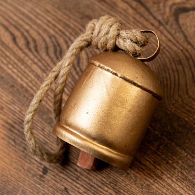 ドアチャイムなどへ 手作りのやさしい音色 インドの銅製カウベル 7cm 10cm ドアベル 熊よけ鈴 ドア鈴 呼び鈴 ハンギング アジアンの通販はau Pay マーケット インド アジアの雑貨と衣料 Tirakita