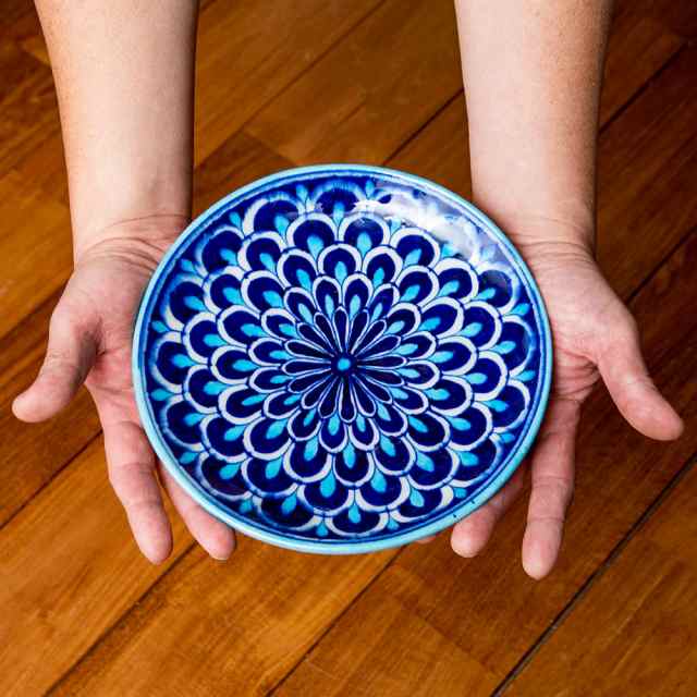 中皿 直径：20cm〕ブルーポッタリー ジャイプール陶器の円形飾り皿 黄唐草 青陶器 ジャイプル インド タイ バリ プレート お供え  アの通販はau PAY マーケット インド アジアの雑貨と衣料 TIRAKITA au PAY マーケット－通販サイト