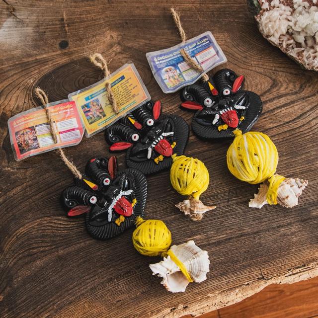 ナザル バッティ 南インドの邪視除け お守り / ドリシュティボンマ
