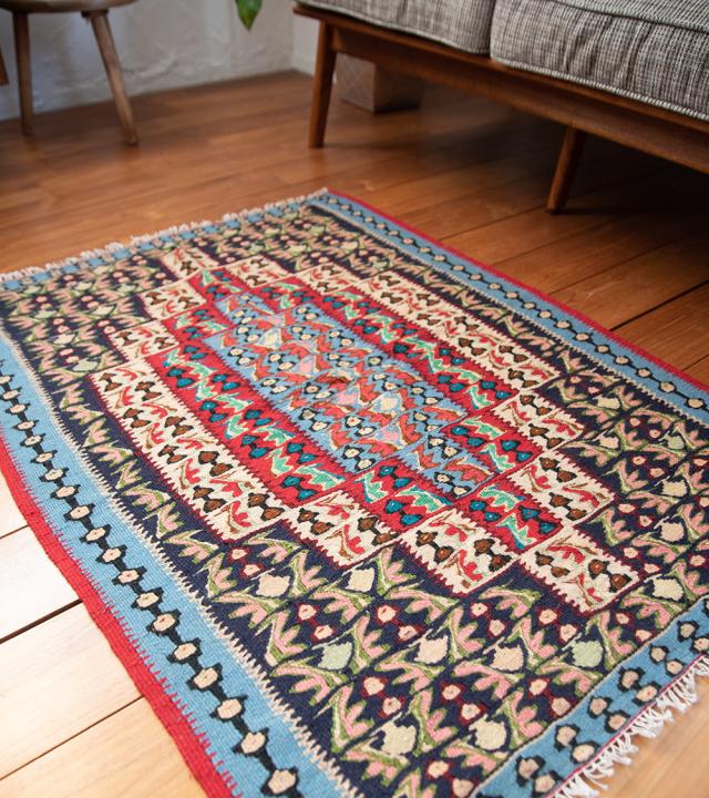 キリム バルーチ族 草木染め Vegetable ghleembhバルーチ145×131cm【送料無料】 - inie japan