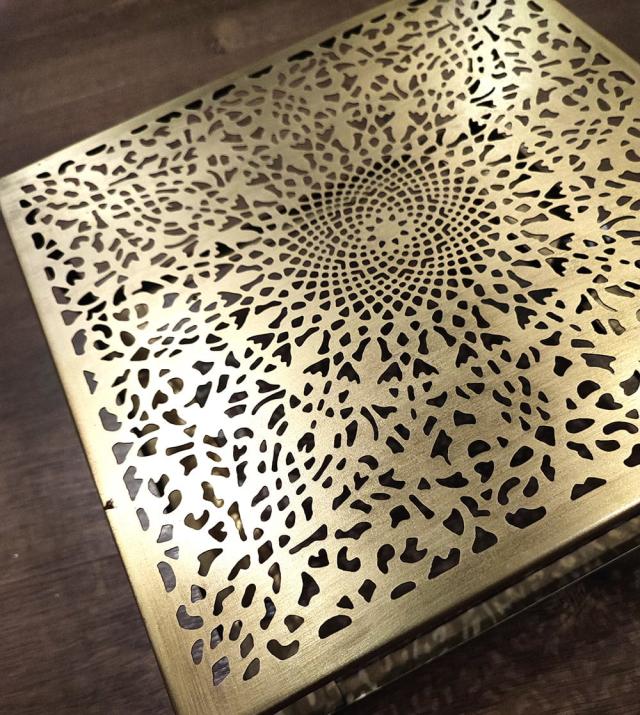 【送料無料】 モロカンスタイルの壁掛け透し彫りランプ スクエアタイプ ブラス アンティック【限定入荷 再入荷なし】 / アラビアランプ モロカンランプ ランタン ペンダントライト シーリングライト TIRAKITA(ティラキタ) アジアン キャンドル スタンド インテリア エスニッの通販は 7,207円