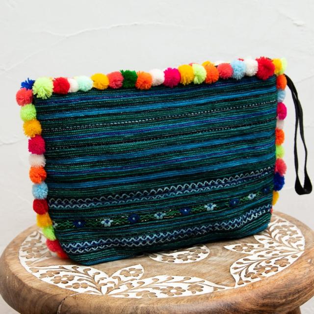 ぽんぽん付きモン族の刺繍ポーチ / バッグ メイクボックス 財布